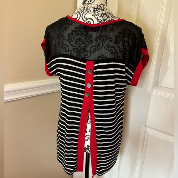 Annabelle, woman’s open- back, short sleeve top, size XL - Picture 3 of 7